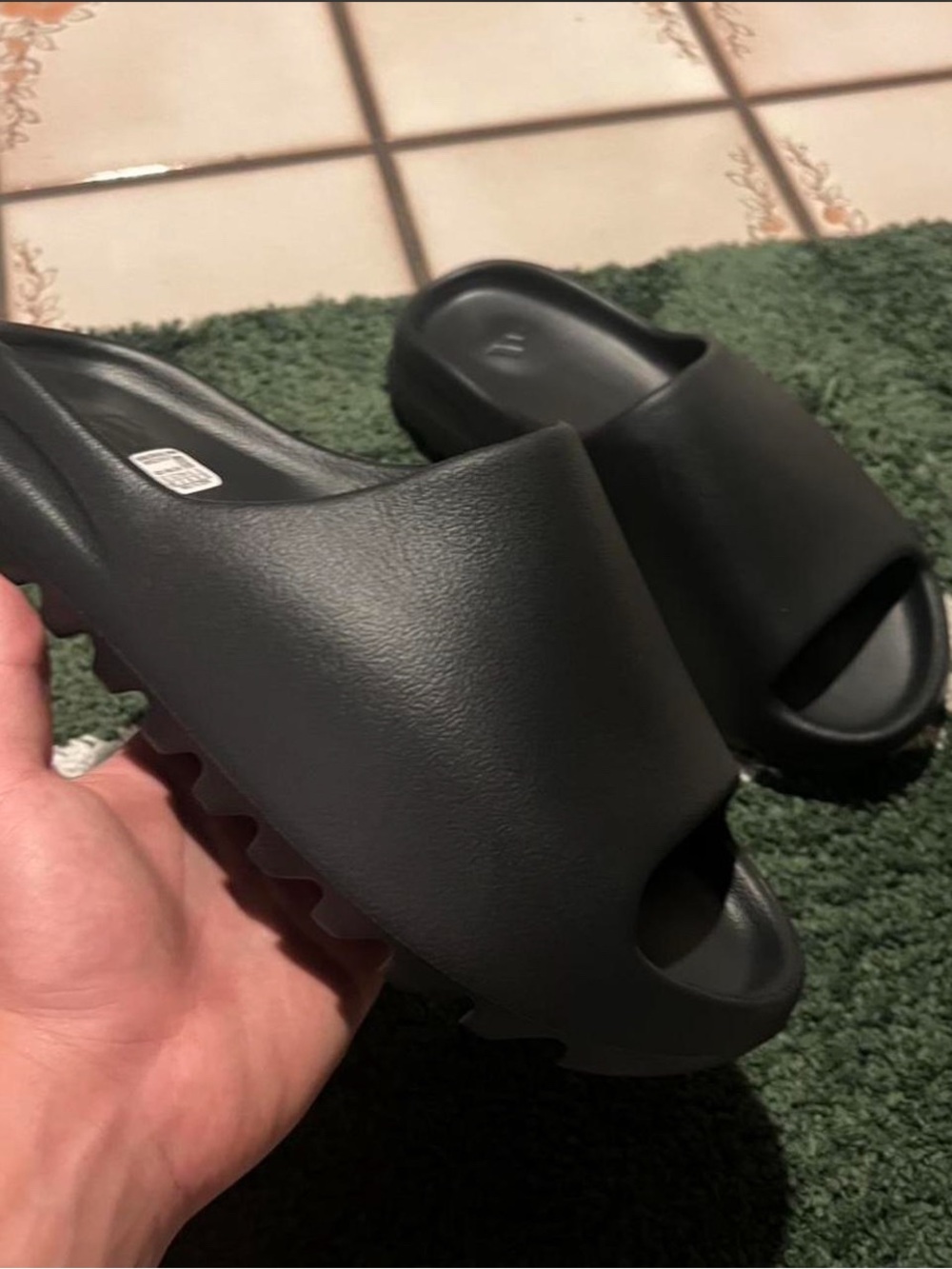 YEEZY SLIDES ONYX (Size 10)